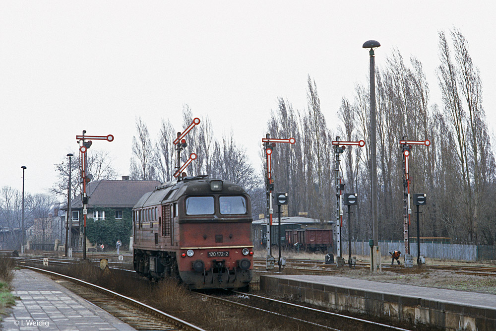 DR 120 172-2 am 19.03.1991 in Zeitz. (Foto: Ingmar Weidig)