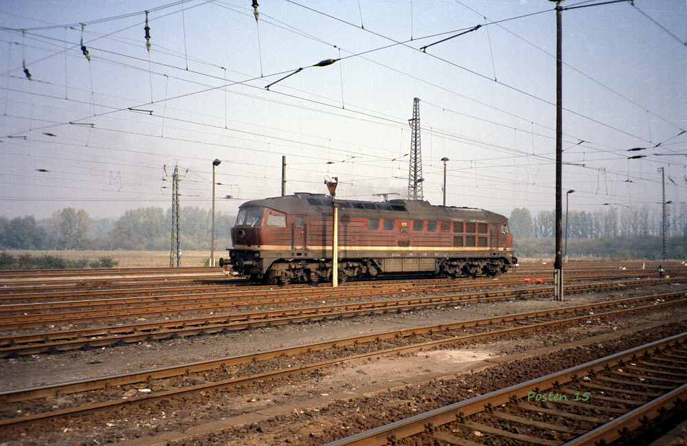 DR 131 158-8 im Okotber 1991 beim rangieren in Naumburg Hbf. (Foto: Jörg Berthold)