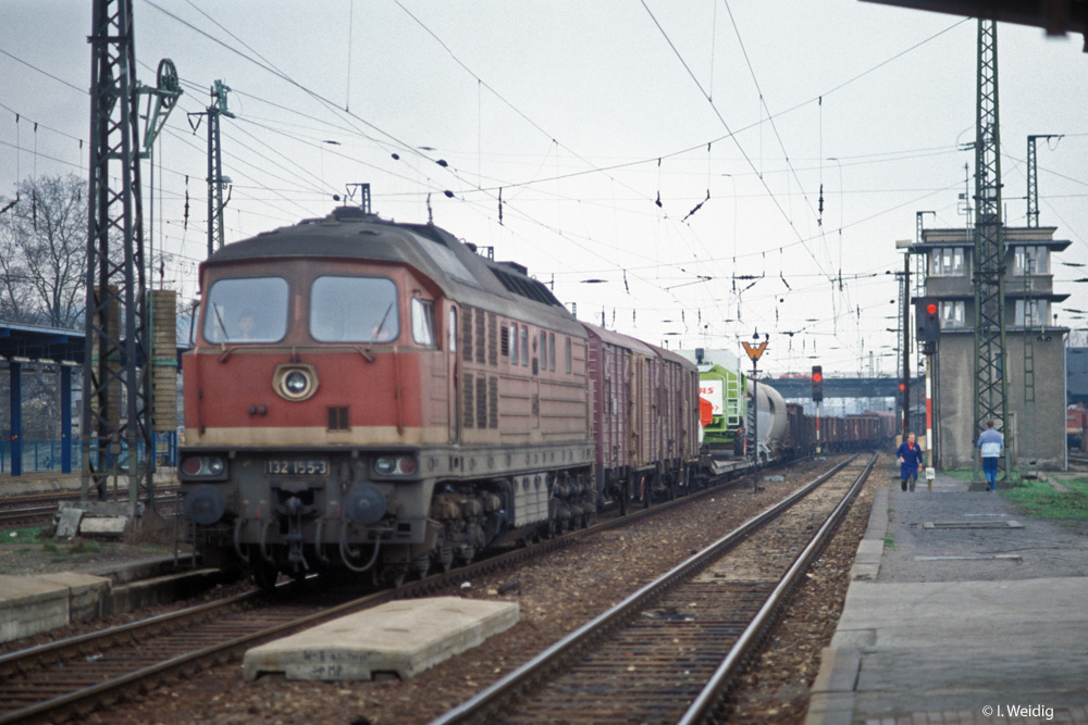 DR 132 155-3 erreicht am 22.03.1991 mit einem G�terzug von der Unstrutbahn kommend den Naumburger Hauptbahnhof. (Foto: Ingmar Weidig)
