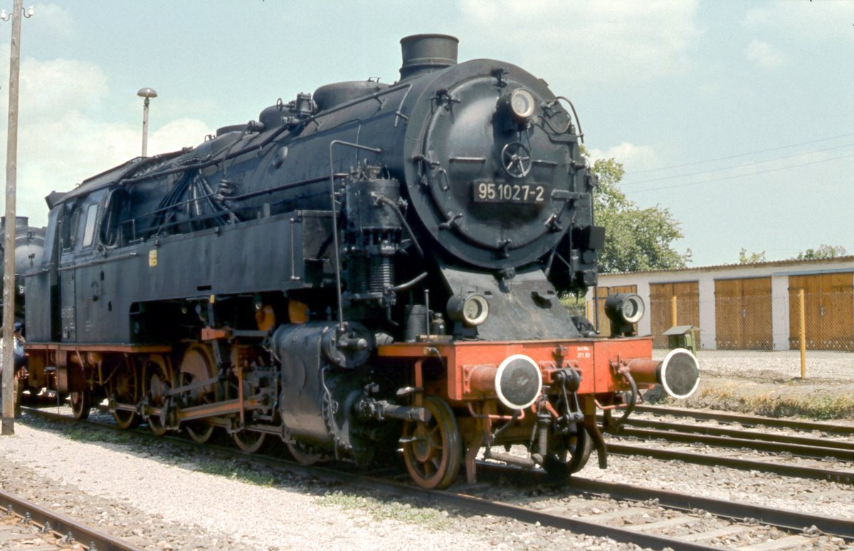 DR 95 1027-2 während der Feier zu  100 Jahre Rbd Erfurt , am 09.06.1982 im Bahnhof Erfurt West. (Foto: Klaus Pollmächer)