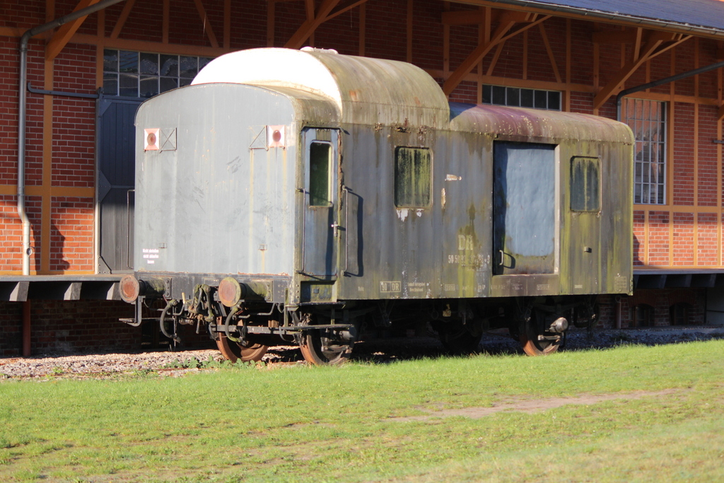 DR-Gepäckwagen 50 50 93–26 428-9 am 09.10.2021 im Bf Seebad Heringsdorf.
