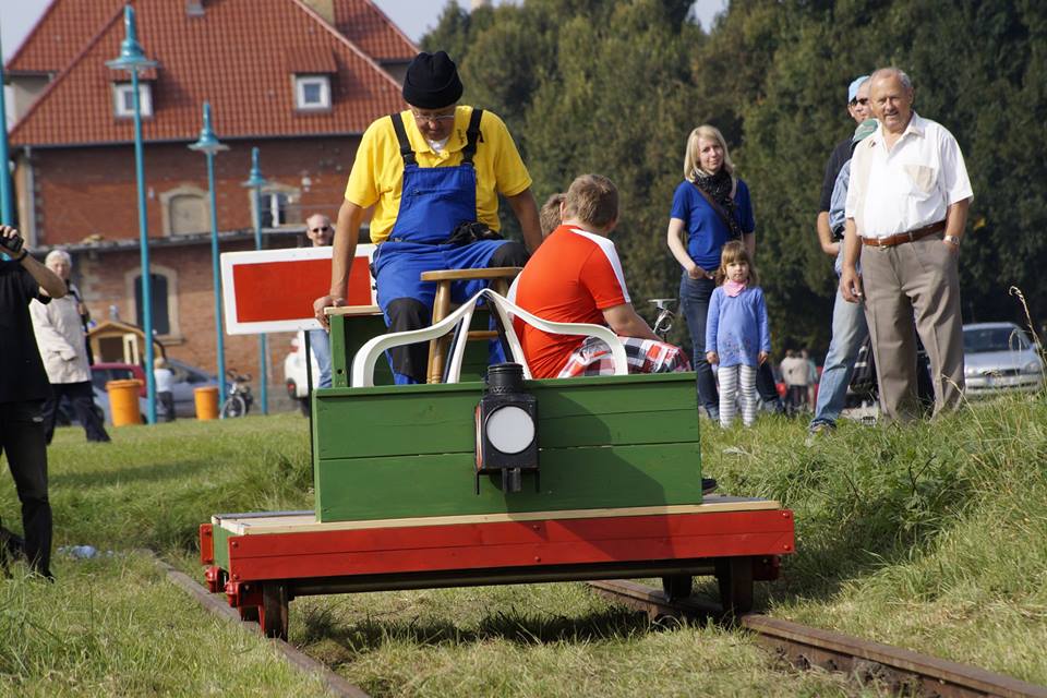 Draisinenfahrten w�hrend dem 9. Unstrutbahnfest am 05.10.2014 auf einem alten G�terverladegleis im Bahnhof Laucha. (Foto: Dieter Weber)