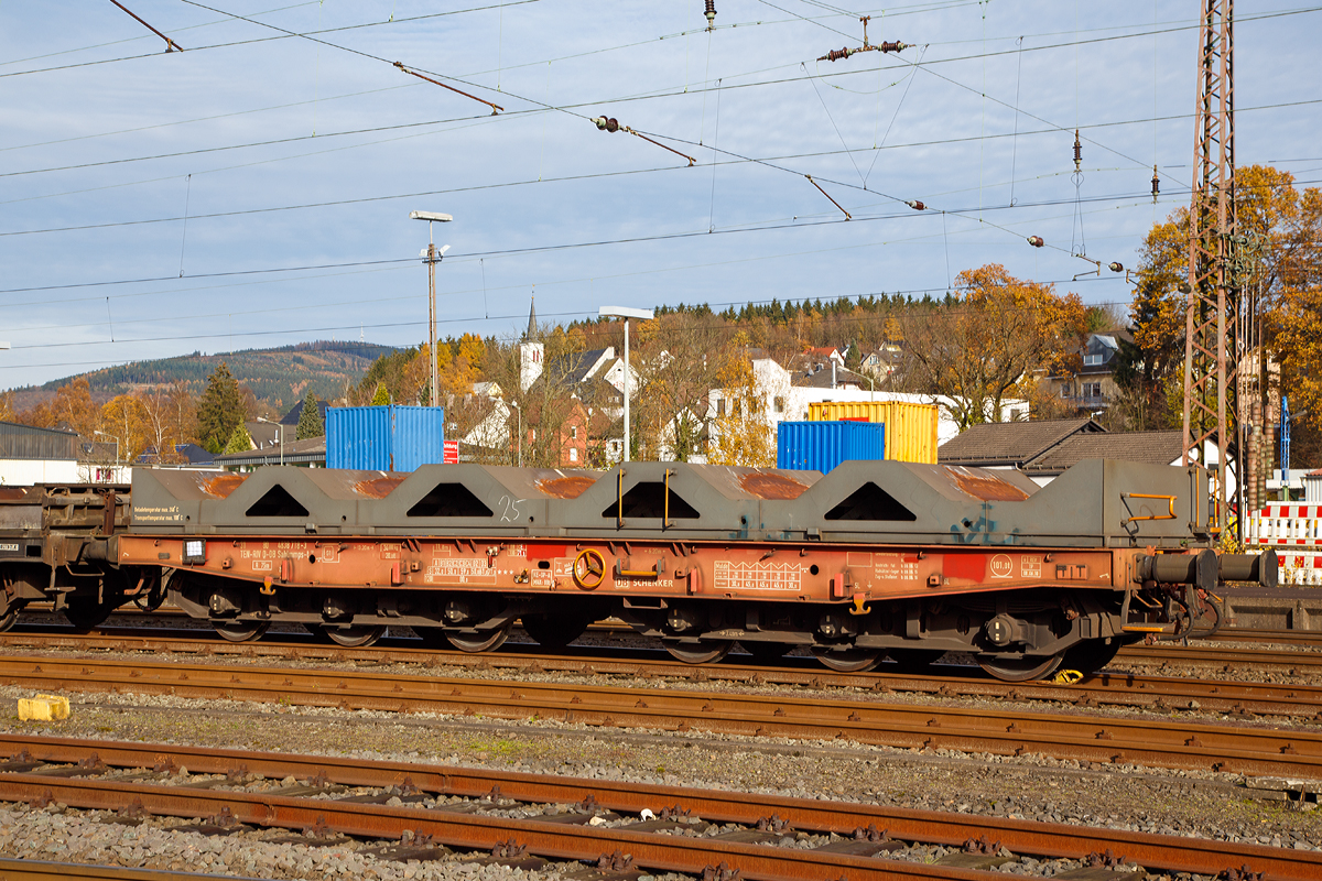 Drehgestellflachwagen mit sechs Radstzen, mit Lademulden fr Coiltransporte der Gattung Sahlmmps-t 721 Nummer 31 80 4838 718-3 TEN-RIV D-DB der DB Schenker Rail Deutschland AG, abgestellt am 08.11.2015 beladen in Kreuztal.

Auf den eigentlichen Drehgestell-Flachwagen ist ein Ladegestell aufgesetzt, im dem sich 5 Lademulden fr Coils befinden. Bei Bedarf kann das Ladegestell abgehoben werden und der Wagen kann so fr andere Gter verwendet werden.

DB Schenker beschaffte bei Tatravagnka Poprad (Slowakei) 100 dieser sechsachsige Drehgestell-Flachwagen mit Lademulden fr den Transport von Coils, die in den Jahren 2010 und 2011 geliefert wurden. 

Technische Daten:
Spurweite: 1.435 mm
Anzahl der Achsen: 6 in zwei Drehgestellen
Lnge ber Puffer: 13.200 mm
Drehzapfenabstand: 6.200 mm
Achsabstand im Drehgestell: 3.400 (2  1.700) mm
Abstand der ueren Radstze: 9.600 mm
Ladelnge: 11.800 mm
Ladebreite in den Mulden: 2.450 mm
max Coil-: 2.200 mm
Hchstgeschwindigkeit: 100 km/h (beladen) /120 km/h (leer)
Maximales Ladegewicht: 71.5 t (Streckenklasse CE oder hher) 
Max. Tragfhigkeit: 101 t
Eigengewicht: 34.000 kg
Achslast: 20 t
Kleinster bef. Gleisbogenradius: 75 m
Bauart der Bremse: KE-GP-A
Handbremse: Fbr