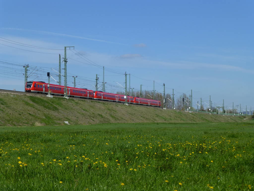 Dreiteiliger RE nach Erfurt bei Linderbach, 22.4.16