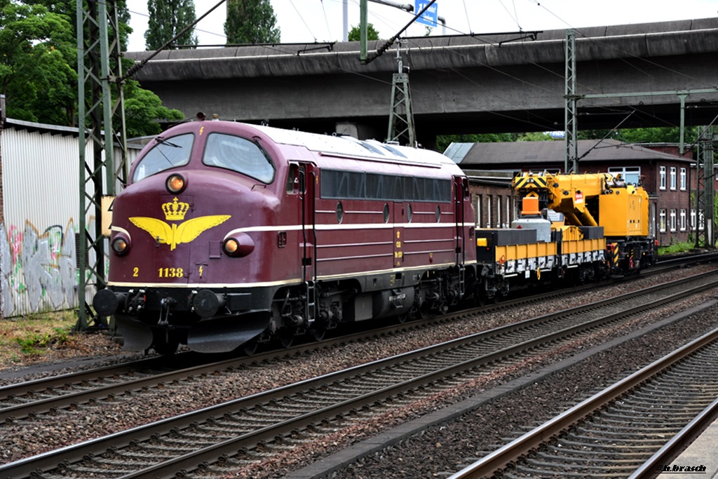 DSB 1138 fuhr mit einen schwerkran durch hh-harburg,12.06.18