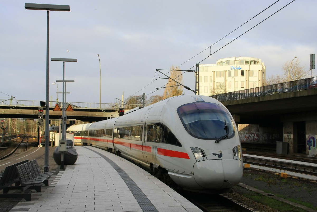 DSB 605 007 als ICE 381 nach Berlin Ostbahnhof am 25.12.2014 bei Einfahrt in Hamburg Hbf