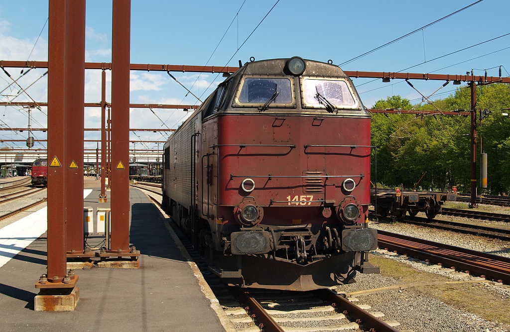 DSB/RSC Litra MZ 1457 steht abgestellt im Bereich des Bahnhofes von Fredericia/DK. 01.05.2011