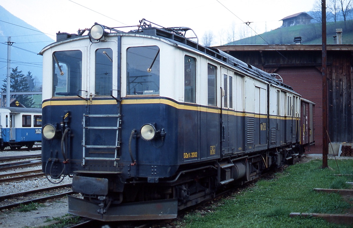 DZe 6/6 im Mai 1981 in Zweisimmen. Diesen interessanten Triebwagen htte ich gerne im Streckendienst aufgenommen, aber es blieb bei meinen zwei Besuchen der MOB bei dieser Aufnahme.