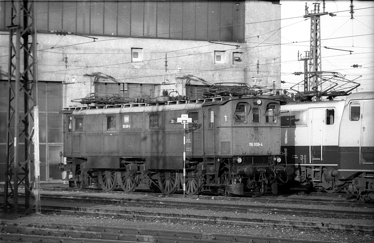 E 16 08/ 116 008-4 Bw München Hbf 03.01.1978 (Scan)