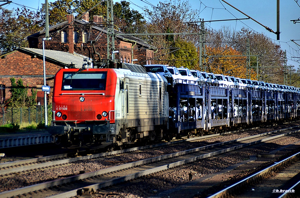 E 37 508 ist mit einen autozug durch niederndodeleben gefahren,05.11.15