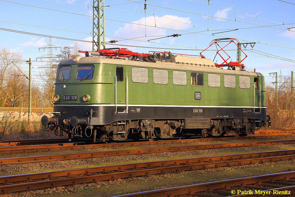 E40 128 steht im Bbf. Hamburg-Harburg am 11.03.2015