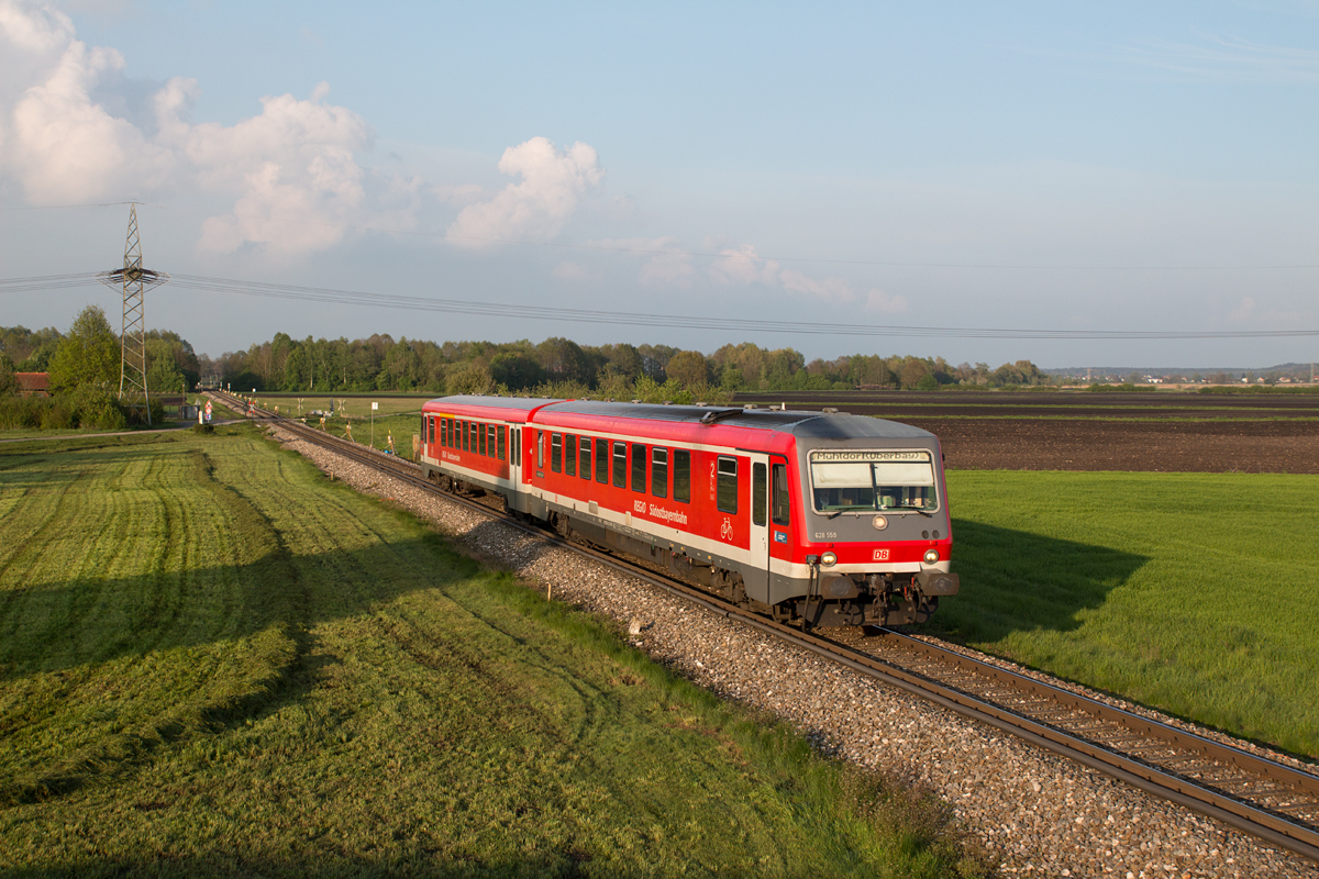 Ebenfalls einen Neuling in meinem Archiv stellt seit dem Abend des 05.05.17 der Mühldorfer 628 559-7 dar. Er pendelte an diesem Tag zwischen Burghausen und Mühldorf und wurde in Heiligenstatt im Bild festgehalten.