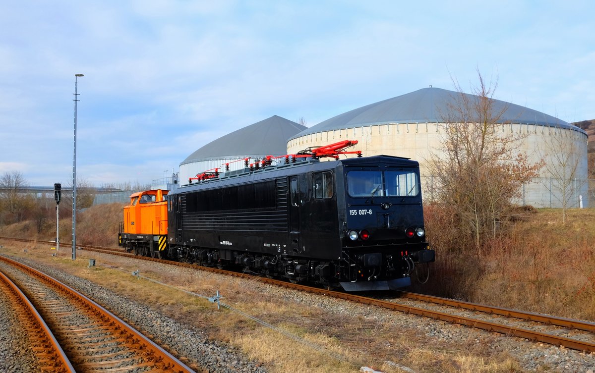 EBS 106 250-4 + 155 007-8 als Tfzf aus Naumburg Hbf, am 09.03.2017 in Karsdorf Bbf. (Foto: Heiko Kern)