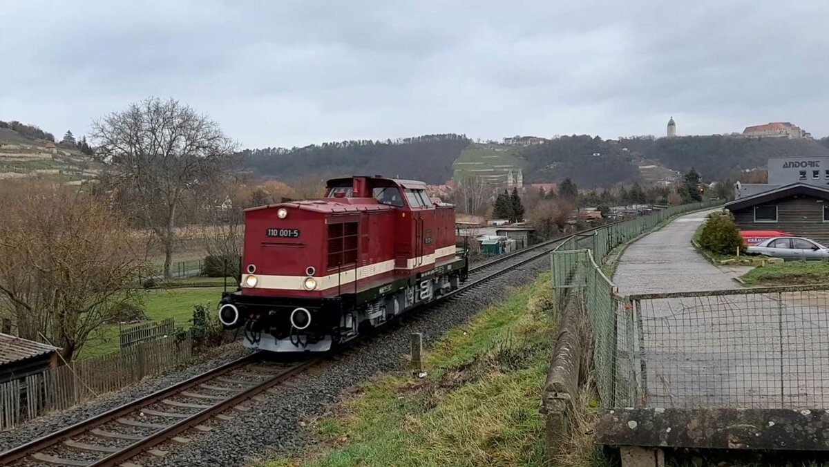EBS 110 001-5 als Tfzf nach Karsdorf, am 05.01.2023 bei Freyburg (U). (Foto: Ulf Körsten)