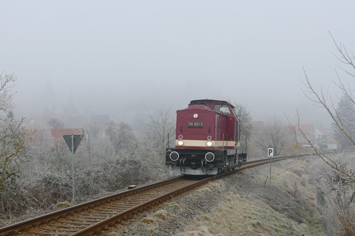 EBS 110 001-5 als Tfzf von Karsdorf Richtung Naumburg, am 08.02.2023 in Roßbach. (Foto: Wolfgang Krolop)