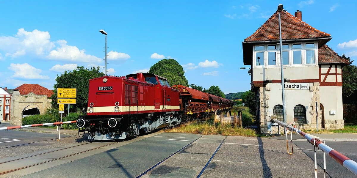 EBS 110 001-5 mit Getreidewagen auf der Fahrt nach Karsdorf, am 15.06.2023 bei der Ausfahrt in Laucha (U). (Foto: Andre Marek) 