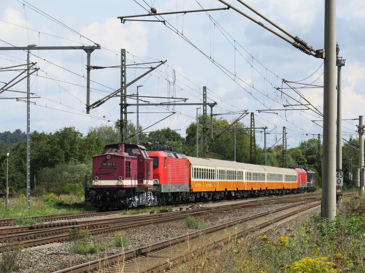 EBS 110 001-5 rangierte am 02.09.2020 die EBS-StädteExpresswagen. (Foto: Andrea Lexton)