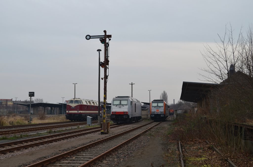 EBS 118 719 + IL 285 105 + hvle 246 010, am 03.01.2016 bei der Wochenendruhe in Zeitz. (Foto: EC Vindobona)