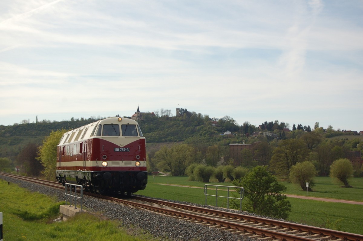 EBS 118 757-3 w�hrend ihrer 1. Fahrt im neuen Lack von Karsdorf nach Weimar, am 17.04.2014 bei Balgs�dt. (Foto: dampflok015)