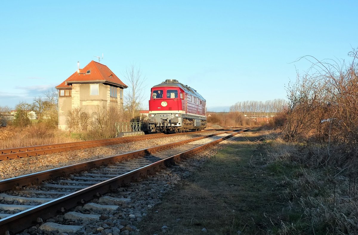 EBS 132 293-2 als Tfzf in Richtung Naumburg, am 05.04.2018 in Laucha. (Foto: Heiko Kern)