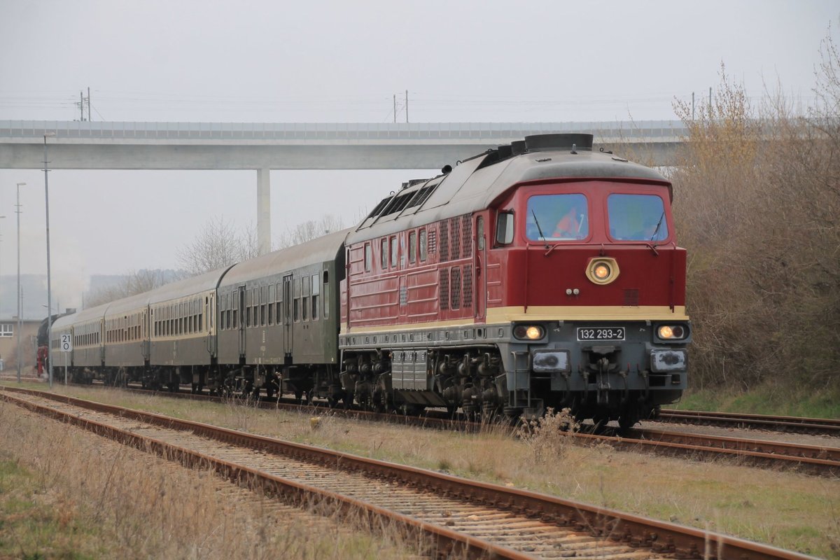 EBS 132 293-2 mit dem Lr 16993 nach Freyburg, am 24.03.2019 in Karsdorf Bbf. (Foto: Christian Bissel)