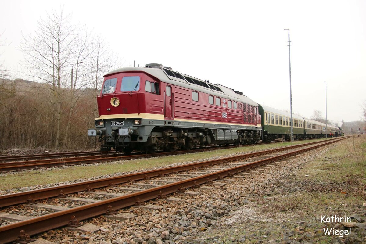 EBS 132 293-2 mit dem Lr 16992 aus Freyburg, am 24.03.2019 in Karsdorf Bbf. (Foto: Kathrin Wiegel)