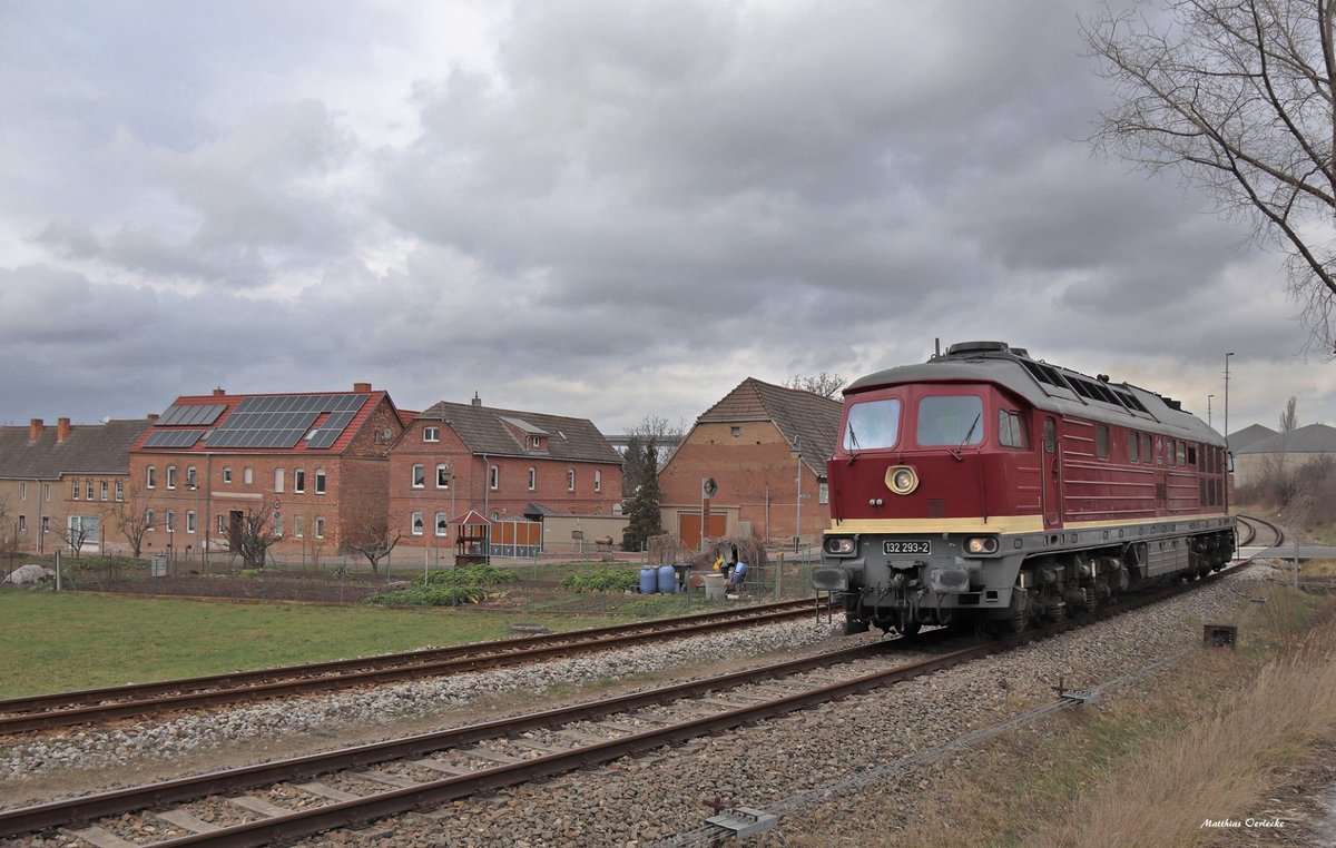 EBS 132 293-2 war am 04.03.2020 in Karsdorf auf dem Weg ins dortige Fahrzeugwerk. (Foto: Matthias Oerlecke)

