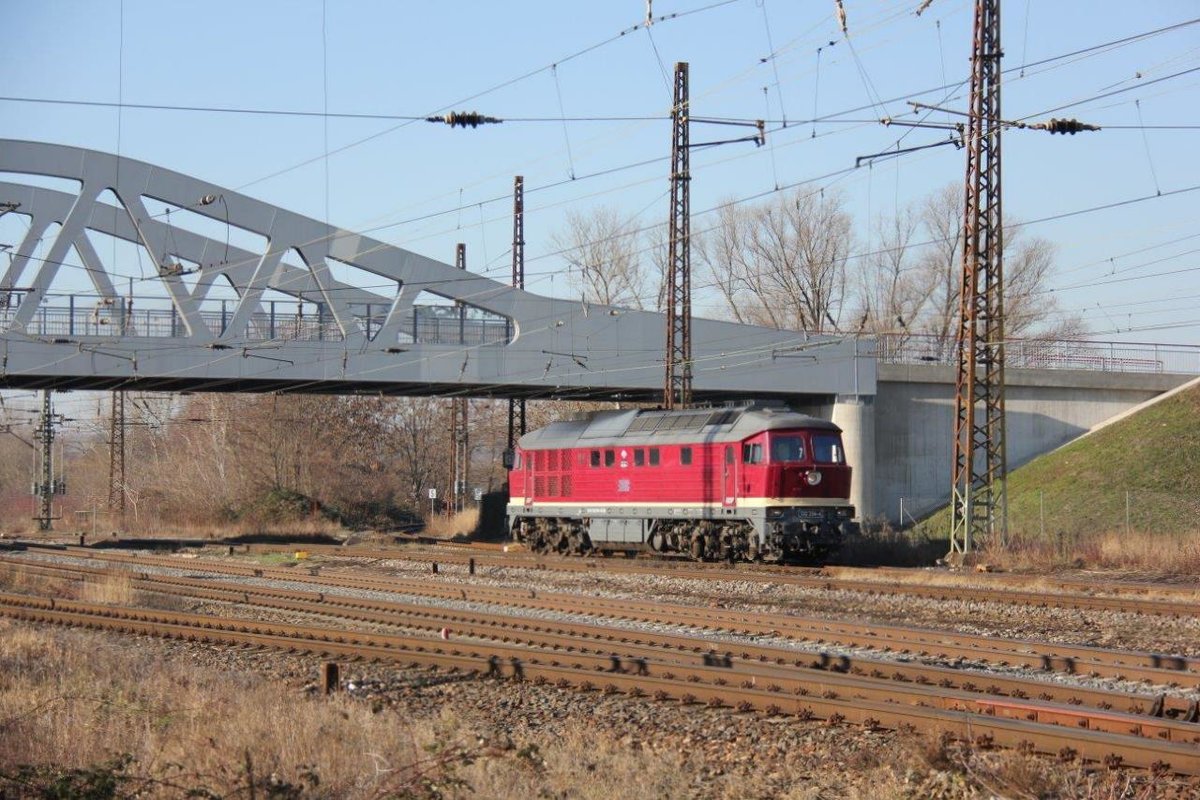 EBS 132 334-4 als Tfzf aus Karsdorf, am 18.02.2019 in Naumburg Hauptbahnhof. (Foto: Wolfgang Krolop)