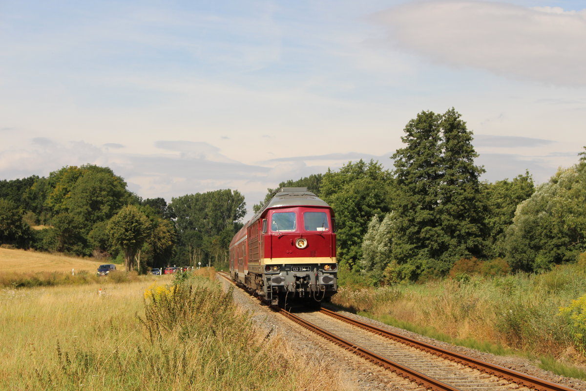 EBS 132 334-4 mit dem DPE 74381  FahrradExpress  von Karsdorf nach Naumburg Hbf, am 20.08.2016 bei Balgstädt. (Foto: Jens-Peter Ruske)
