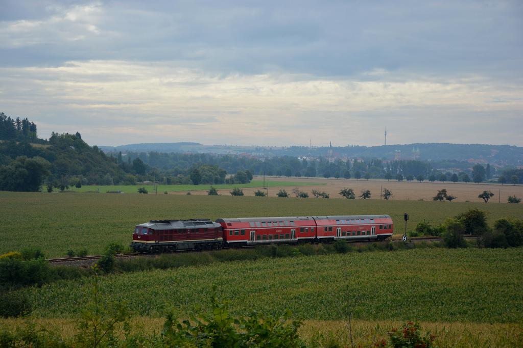 EBS 132 334-4 mit dem DPE 24871 von Naumburg Hbf nach Karsdorf, am 20.08.2016 bei Kleinjena. (Foto: dampflok015)