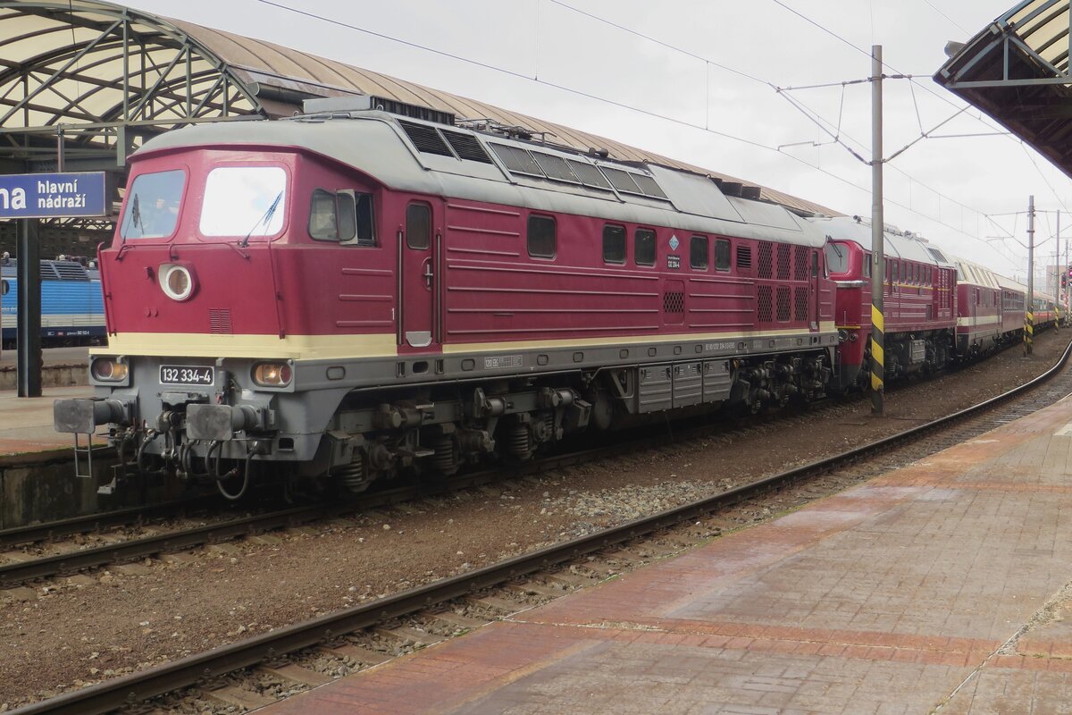 EBS 132 334 steht mit ein Sonderzug am 12 JUni 2022 in Praha h.n.