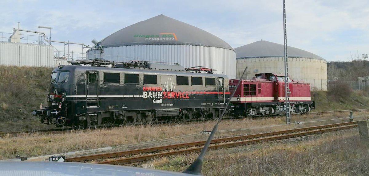 EBS 140 772-5 + 110 001-5 am 31.01.2020 in Karsdorf Bbf. (Foto Jens Hermann)