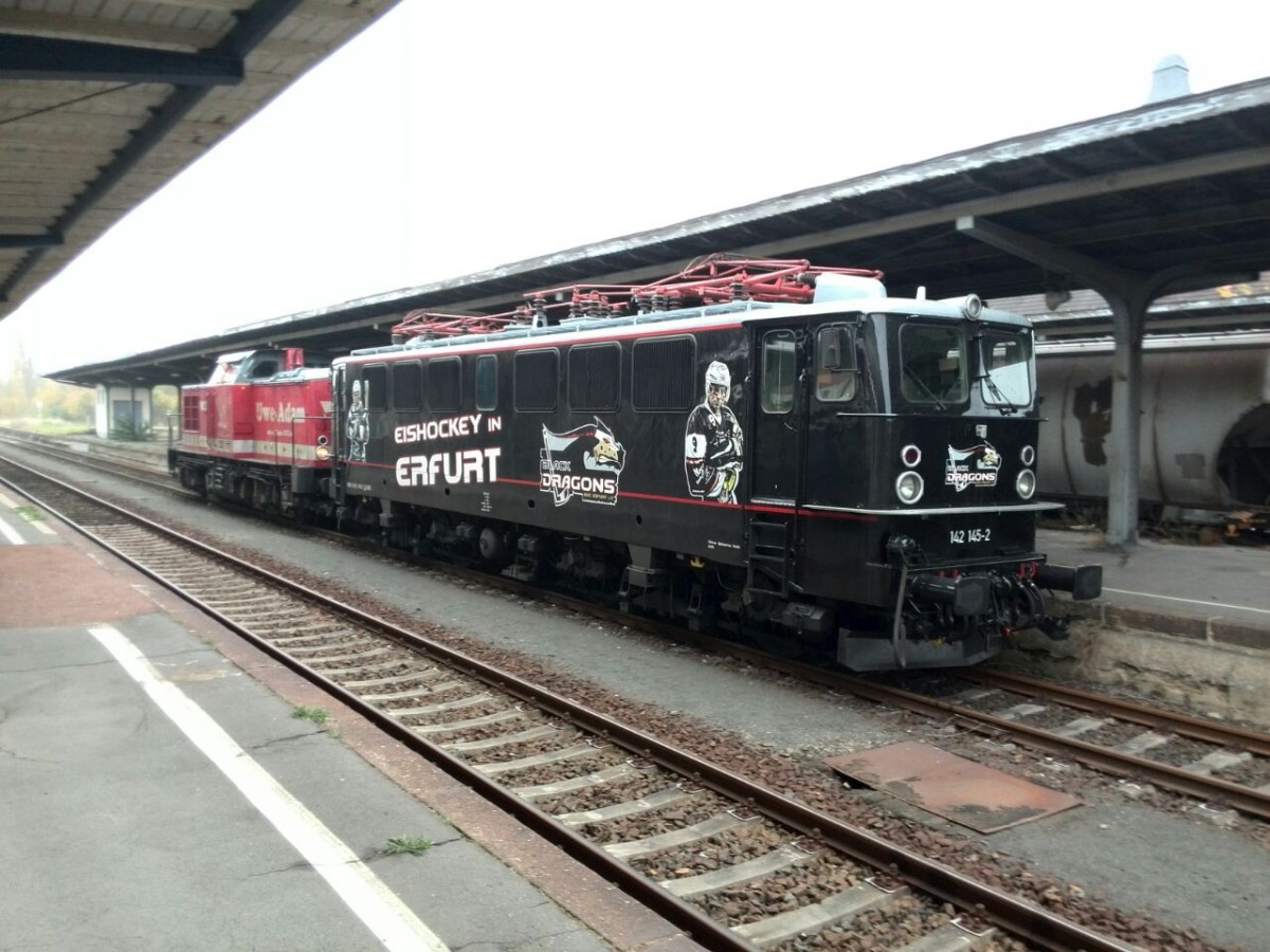 EBS 142 145-2 + 202 xxx am 30.10.2014 in Zeitz. (Foto: Holzeisenbahner)