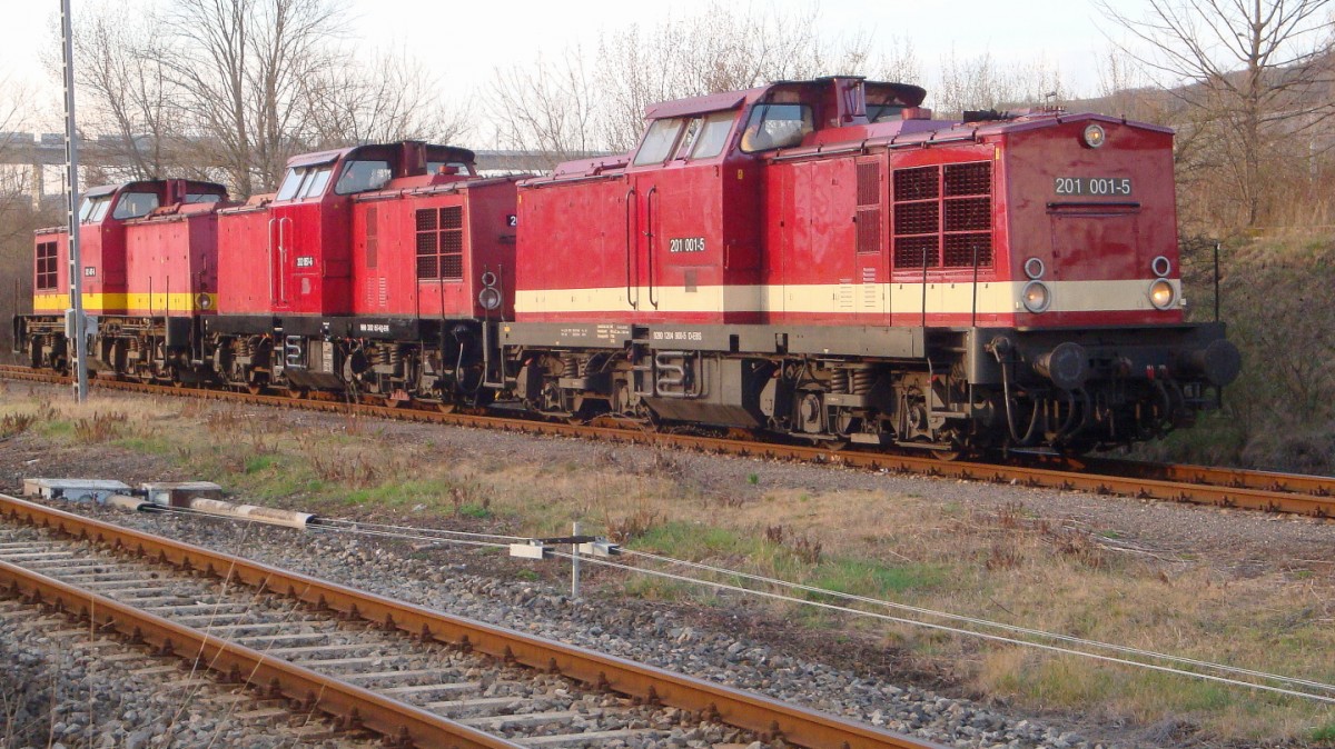 EBS 201 001-5 + 202 057-6 + 202 487-5 am 25.03.2014 in Karsdorf Bbf. (Foto: G�nther G�bel)