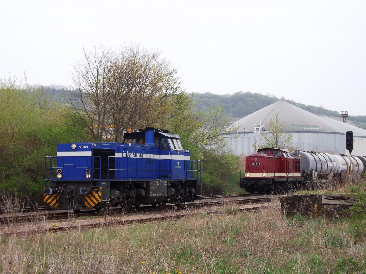 EBS 201 001-5 zog am 11.04.2014 Kesselwagen aus der Abstellgruppe  100er Gleise  in den Bbf Karsdorf und stellte diese f�r die wartende InfraLeuna 207 bereit. Sie �bernahm die Wagen und brachte sie nach Gro�korbetha. (Foto: Kevin Wrobel)