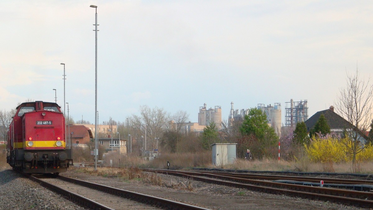 EBS 202 487-5 + 202 057-6 + 201 001-5 am 25.03.2014 in Karsdorf Bbf. (Foto: G�nther G�bel)