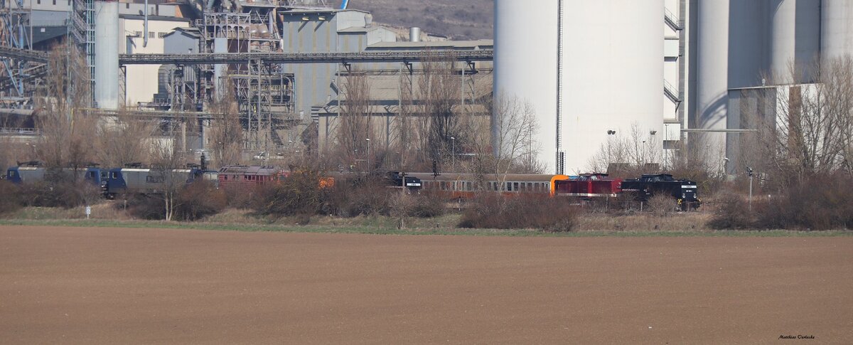 EBS 202 597 + 110 001 mit den Städteexpress-Wagen, am 22.03.2019 bei der EBS in Karsdorf. (Foto: Matthias Oerlecke)