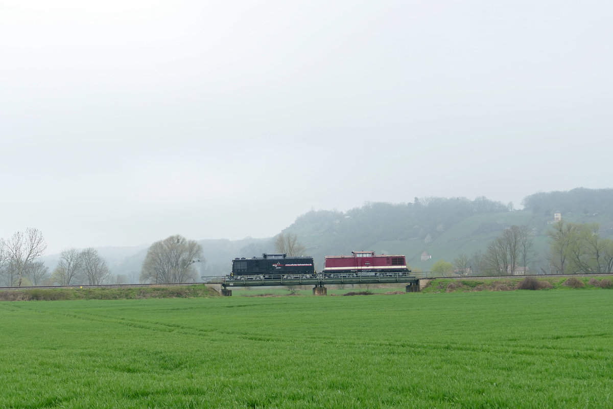 EBS 202 597 und 110 001 als Tfzf Richtung Naumburg, am 19.04.2021 bei Roßbach (Naumburg). (Foto: Wolfgang Krolop)
