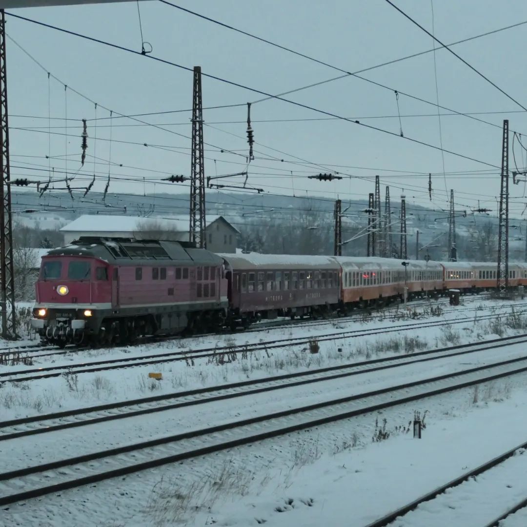 EBS 232 690-8 mit einem DLr von Karsdorf nach Weimar, für die gestrige TEV Sonderfahrt nach Dresden, am 01.12.2023 in Naumburg (S) Hbf.  (Foto: https://www.instagram.com/tf_jakob)