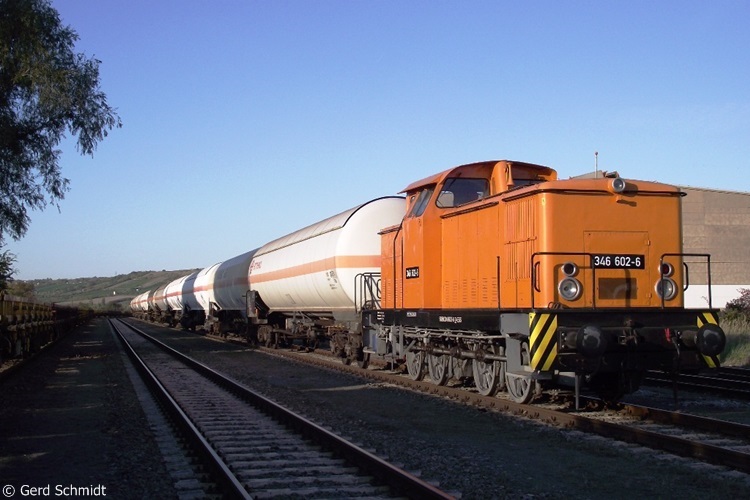 EBS 346 602-6 mit Kesselwagen, am 01.10.2015 in Karsdorf. (Foto: Gerd Schmidt)