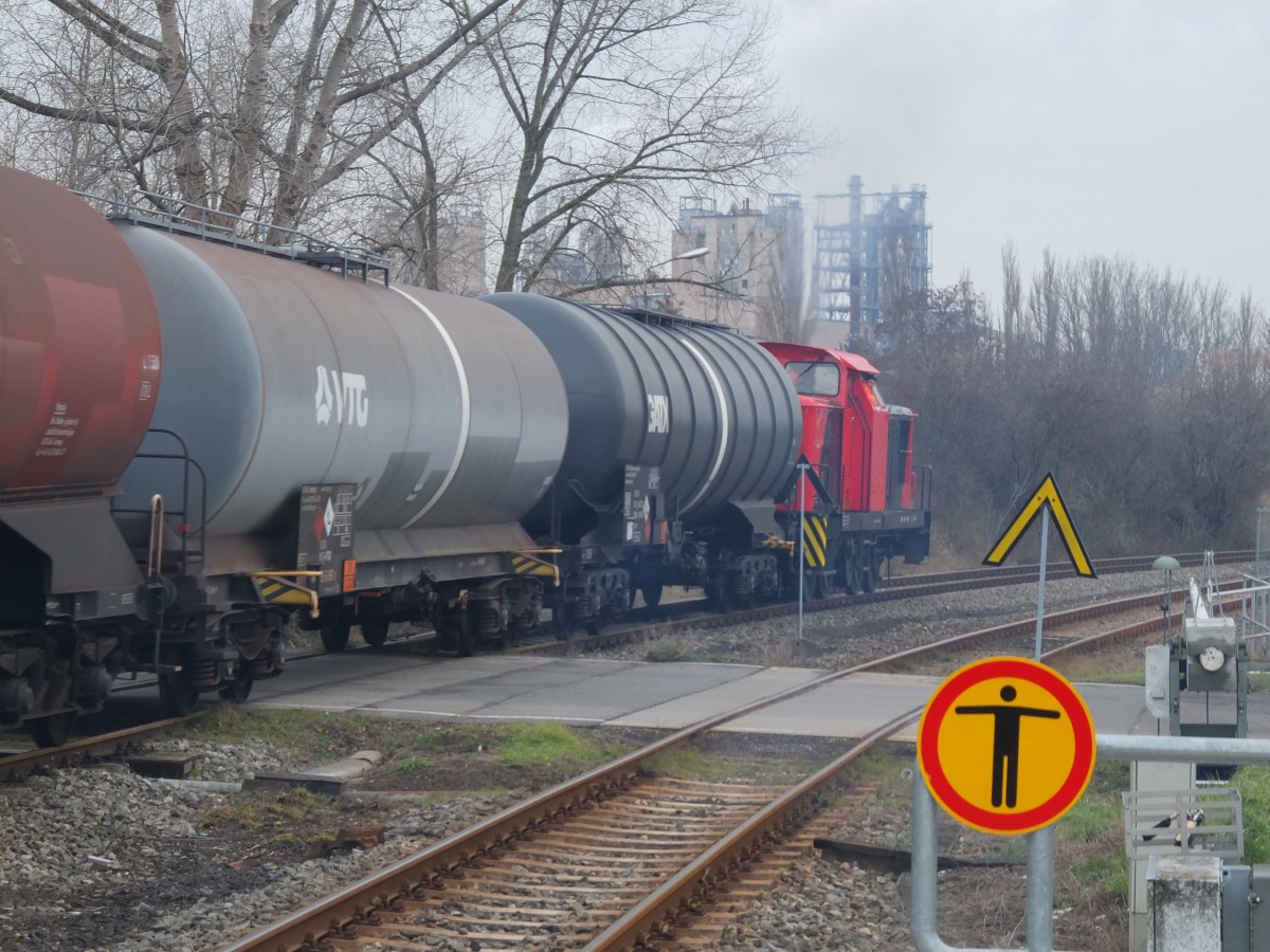 EBS 346 603-4 bringt am 03.02.2014 Kesselwagen von Karsdorf Bbf in den Anschluss der EBS. (Foto: Heiko Kern)