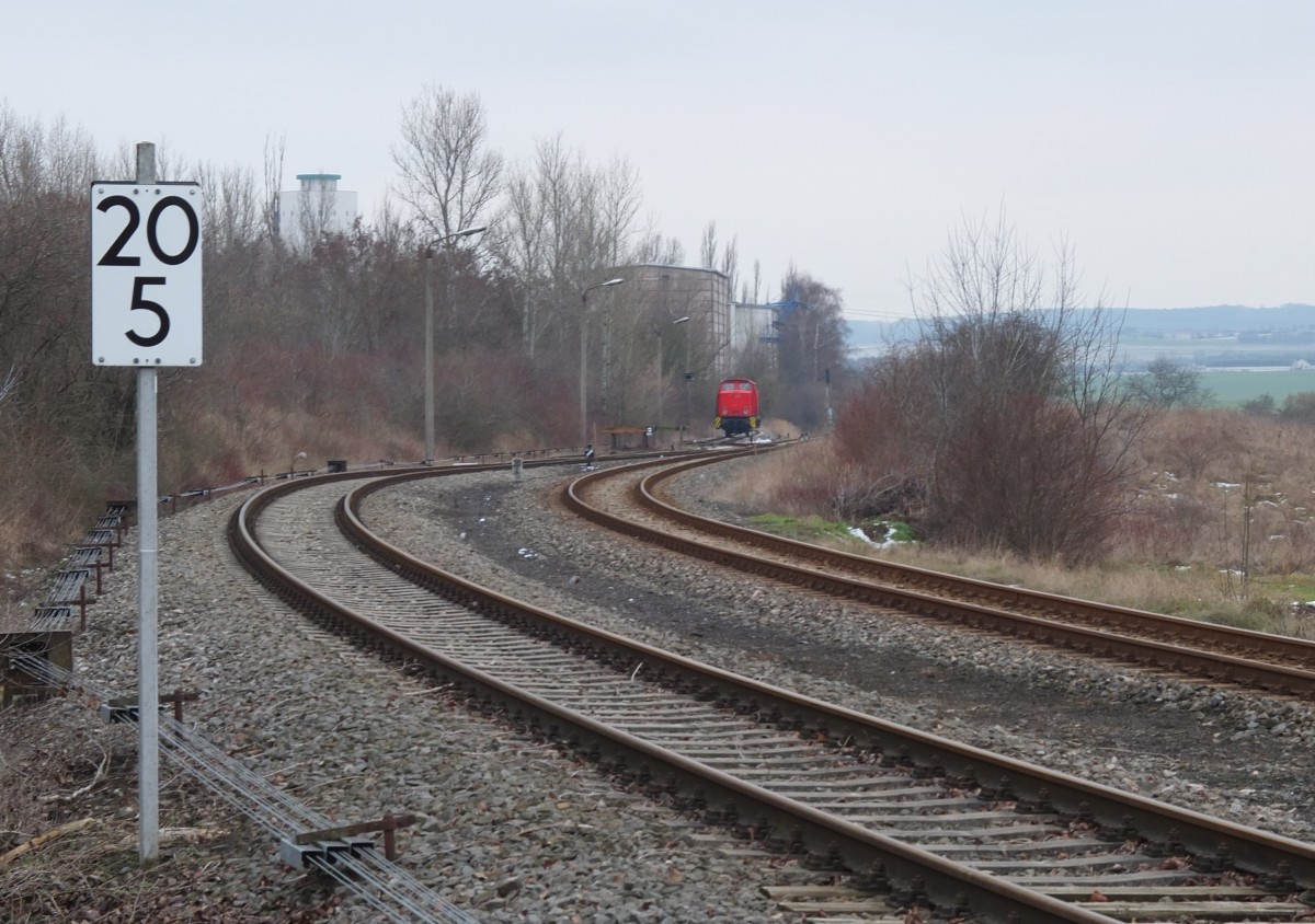 EBS 346 603-4 kam am 03.02.2014 aus dem Anschluss der EBS gefahren, um in Karsdorf Bbf Kesselwagen zu holen. (Foto: Heiko Kern)