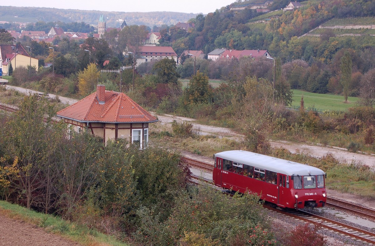 EBS 772 345-5 als DPE 81092 von Laucha nach Naumburg Hbf, am 05.10.2014 bei der Ausfahrt in Freyburg. (Foto: dampflok015)
