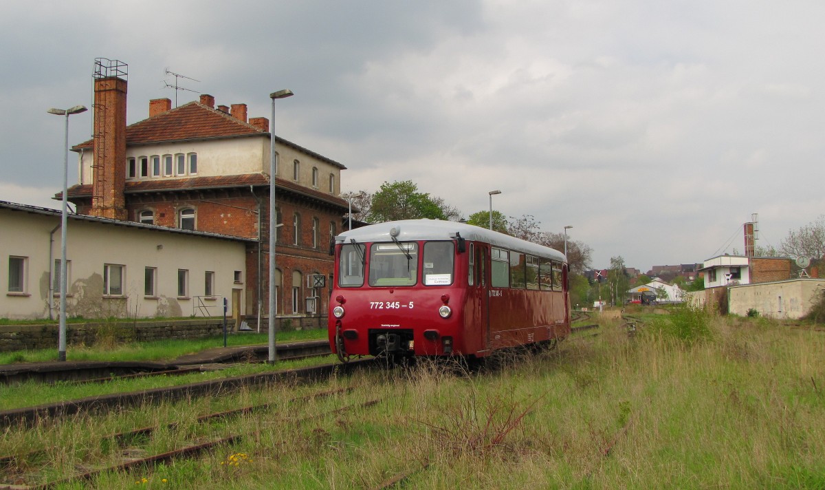 EBS 772 345-5 als  Unstrut-Schrecke-Express  DbZ 32700 aus Erfurt Hbf, am 01.05.2013 in Roßleben.
