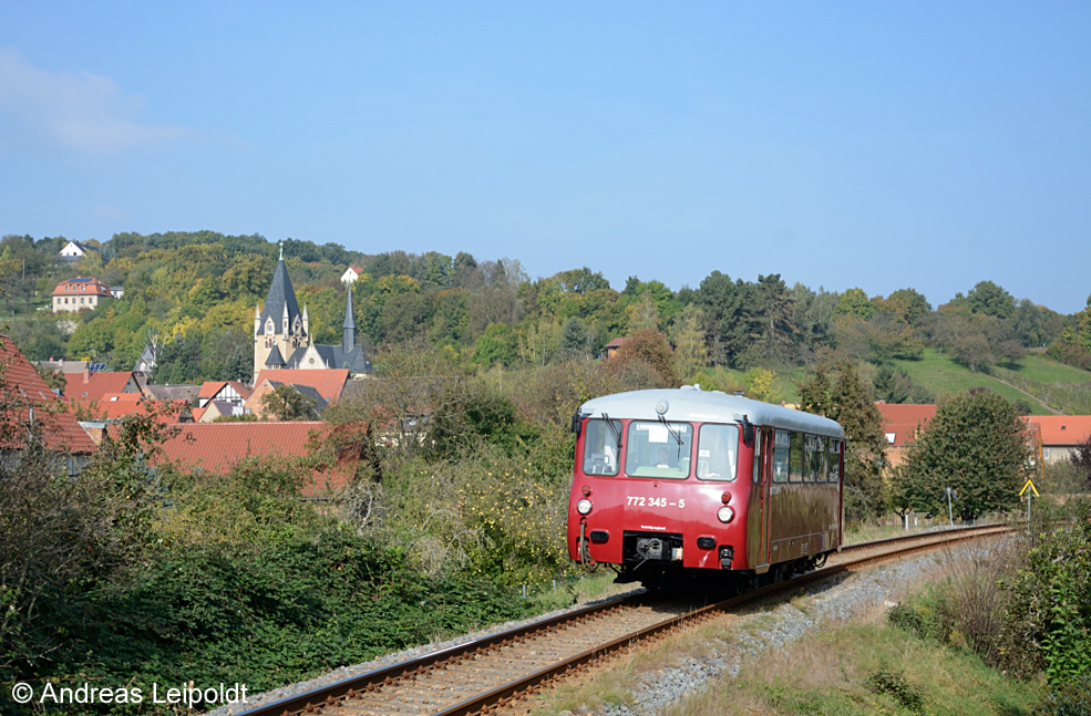 EBS 772 345-5 mit dem DPE 81084 von Laucha nach Naumburg Hbf, am 05.10.2014 bei Roßbach. (Foto: Andreas Leipoldt)