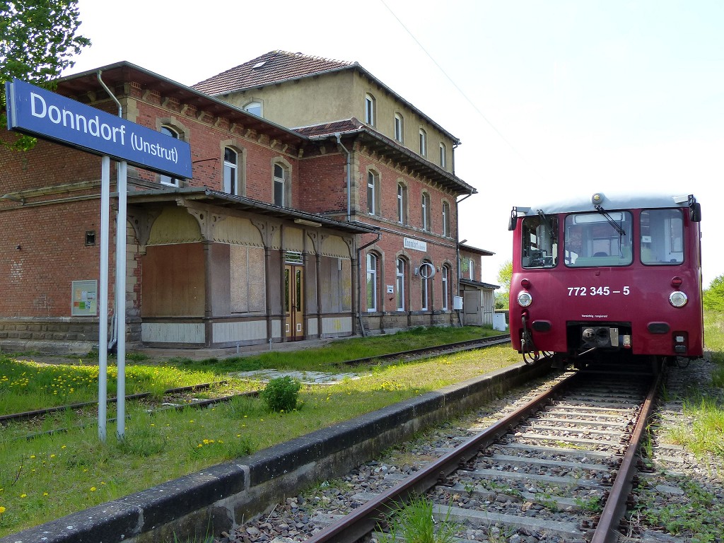 EBS 772 345 als 12.  Unstrut-Schrecke-Express  DPE 86152 aus Erfurt Hbf, am 01.05.2016 in Donndorf. (Foto: Ralf Kuke)
