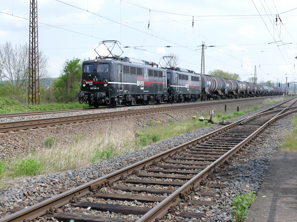 EBS Doppeltraktion mit 140 789 und 140 772 mit Kesselwagenzug von Gro�korbetha nach Ingolstadt, am 05.05.2022 in Naumburg.