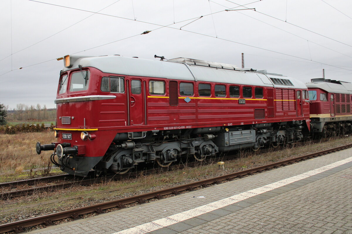 EBS V200 507 am 02.01.2024 in Naumburg (S) Hbf. Sie �berf�hrte die EBS 132 334-4 und den D-EBS 56 80 21-80 084-8 Bom nach Karsdorf.