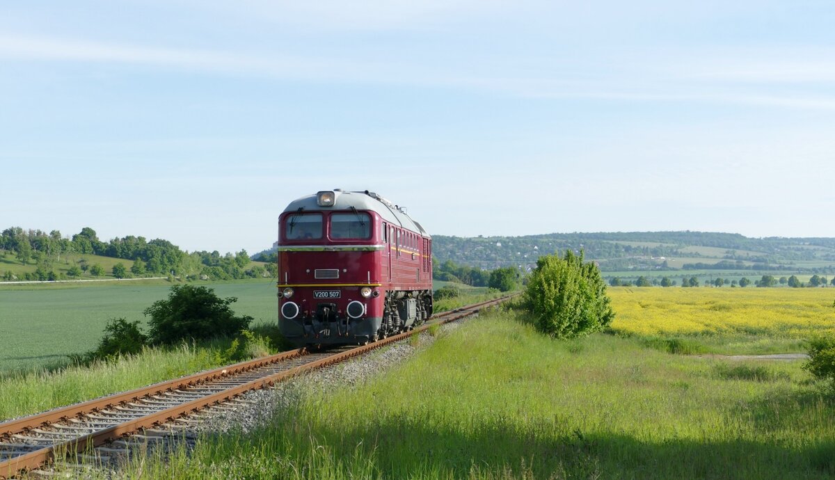 EBS V200 507 am 14.05.2025 auf der Unstrutbahn bei Kleinjena in Richtung Naumburg (S). (Foto: Wolfgang Krolop)