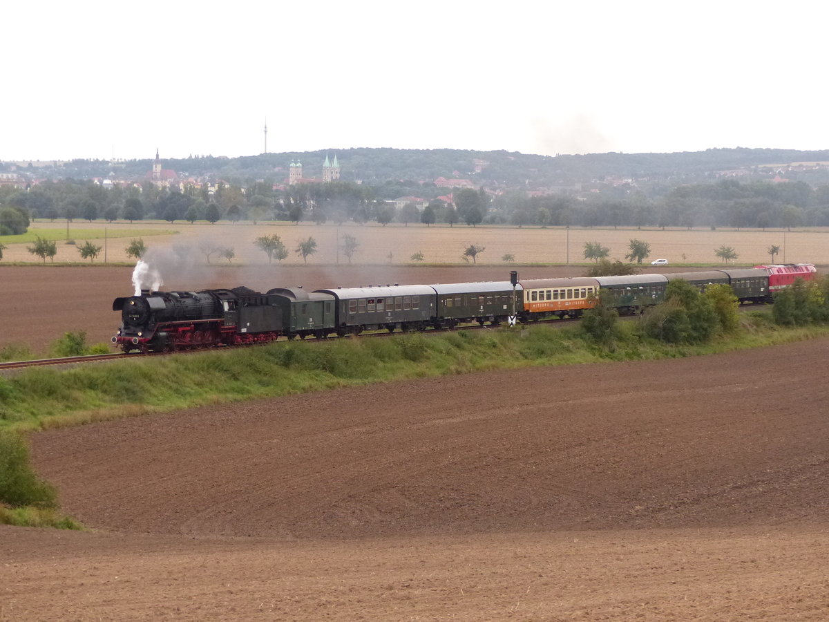 EFSFT 44 1486-8 und CLR 229 181-3 am Zugschluss mit dem DPE 24178 von Magdeburg Hbf nach Laucha, am 09.09.2017 bei Kleinjena.